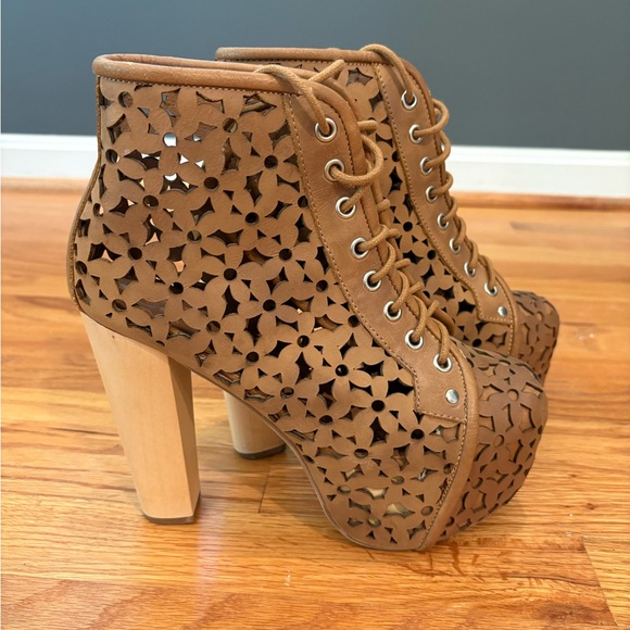Brown Lace-Up Cuto - Picture 1 of 11